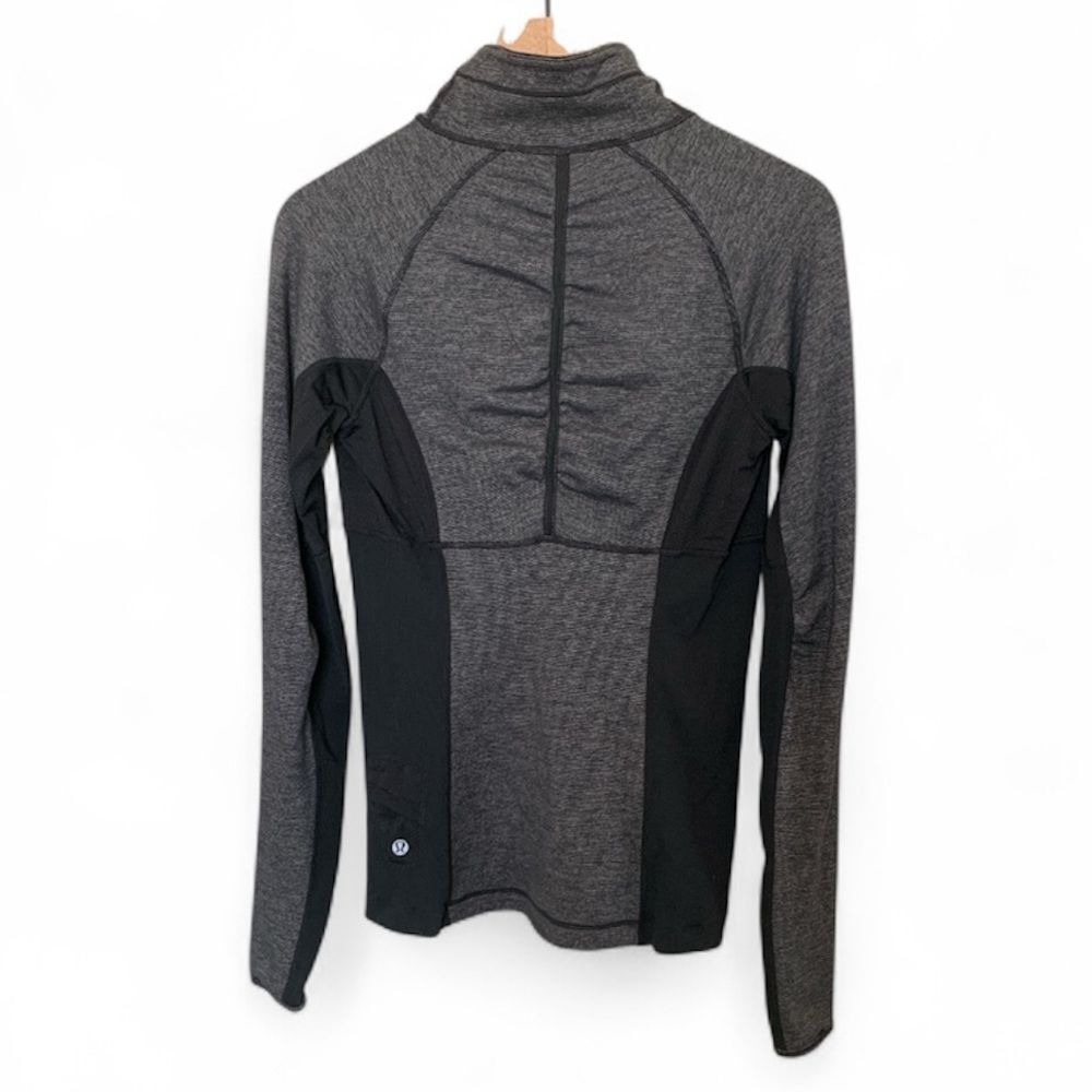 Lululemon Run Switch back 1/2 zip. Black/ gray. Reversible. Size 8 - Picture 6 of 11